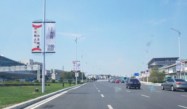 鄭州新鄭機場(chǎng)道路道旗廣告投放案例