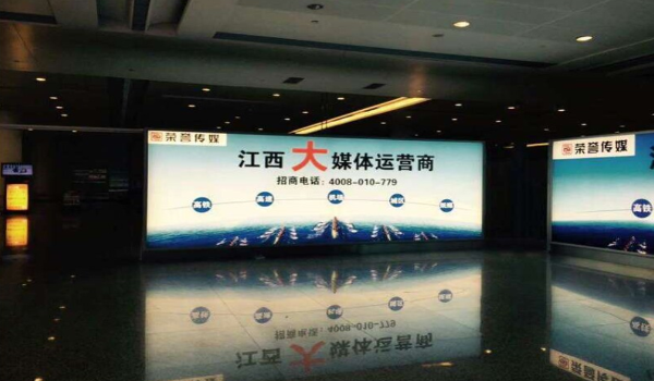 南昌昌北機場(chǎng)出站口落地燈箱廣投放案例