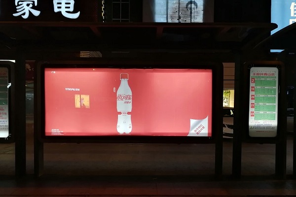 可口可樂(lè )公交站臺燈箱廣告