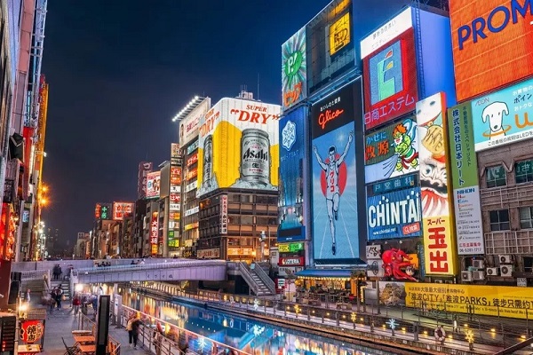 商業(yè)區豎屏廣告