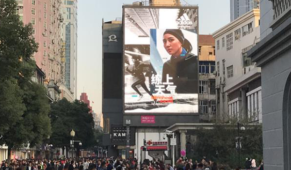 武漢豎形LED大屏廣告