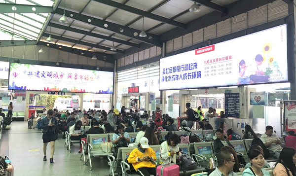 昆明汽車(chē)客運站候車(chē)廳門(mén)楣燈箱廣告