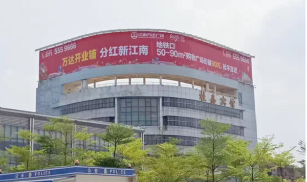 南寧西鄉塘車(chē)站大牌廣告