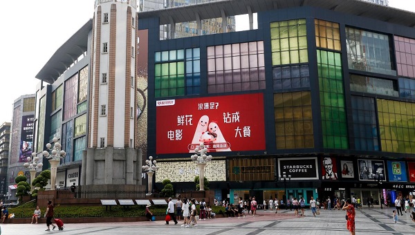 商業(yè)區LED大屏廣告.jpg