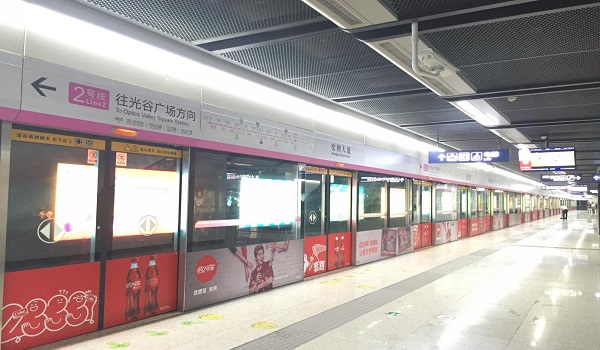地鐵屏蔽門(mén)貼廣告