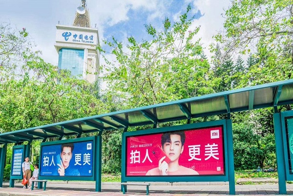 公交候車(chē)亭廣告