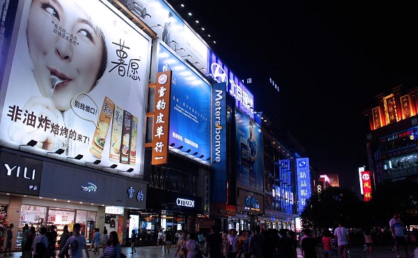 商業(yè)區大屏廣告
