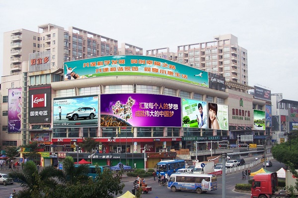 商業(yè)區招牌廣告