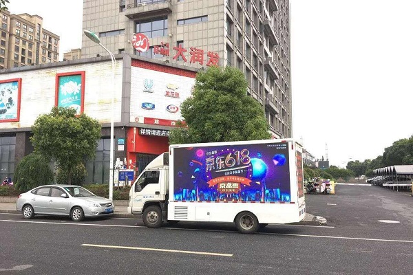 LED廣告車(chē)播放廣告